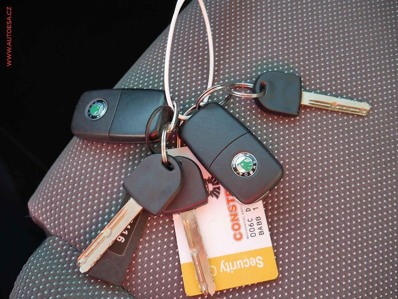 Škoda Fabia (2010) 1.6 TDi, ČR, autoAC - fotka 19 z 20