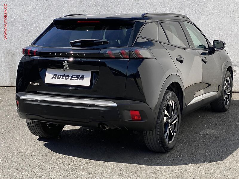 Peugeot 2008 (2021) 1.2PT, Allure - fotka 4 z 19
