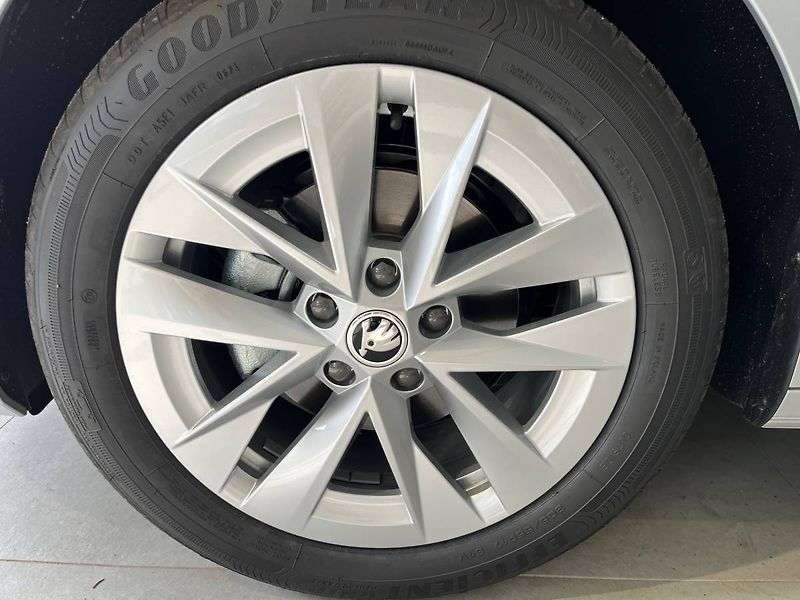 Škoda Octavia Combi Style 2,0TDI 110kW DSG/P - fotka 28 z 28