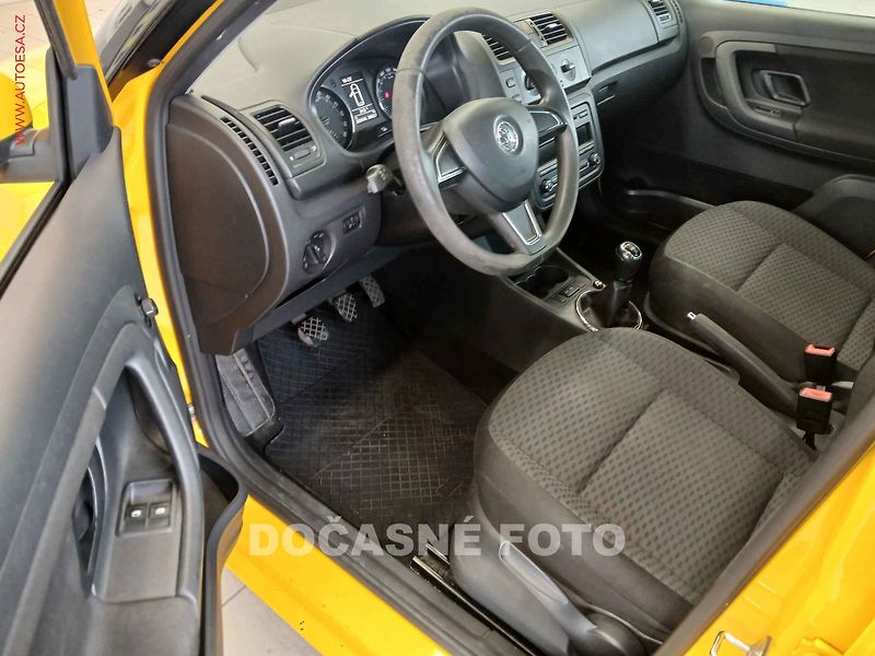 Škoda Fabia (2014) 1.6 TDi, ČR, AC, STK8/28 - fotka 3 z 3