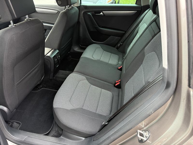 Volkswagen Passat 1.4 TSI ALU VYHR.PR SKLO. - fotka 11 z 11