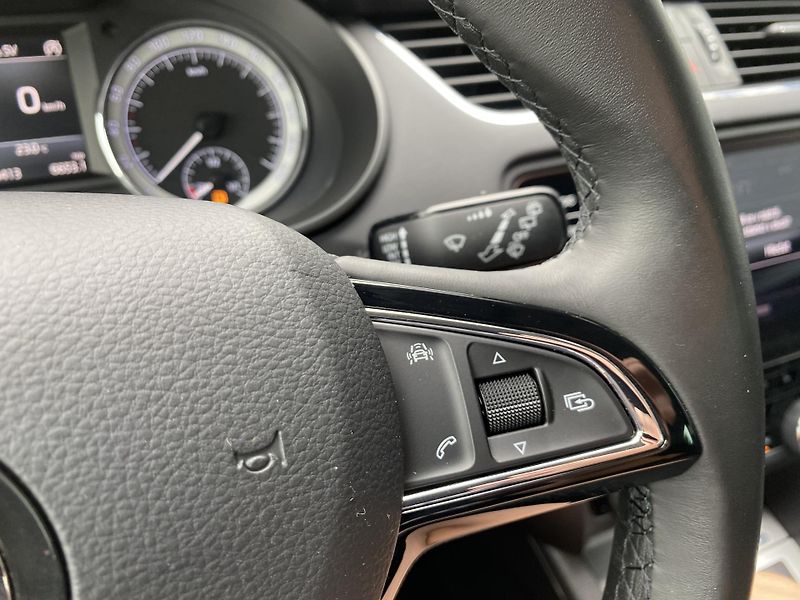Škoda Octavia 1.4 TSI 110kW - 1xMAJ. - NAVI - fotka 22 z 45