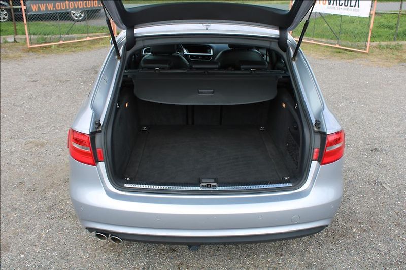Audi A4 2,0 TDi  AUTOMAT, S-LINE - fotka 15 z 33