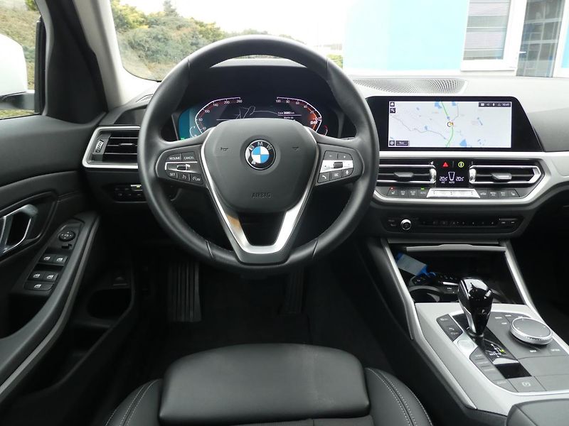 BMW Řada 3 Kombi 318i 115kw automat navi - fotka 8 z 15