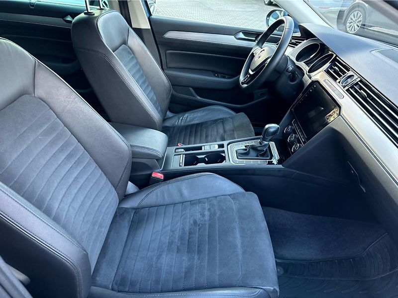Volkswagen Passat 2,0 TDi 140kW HIGHLINE R-LINE - fotka 13 z 24