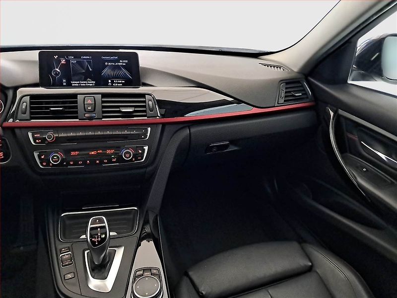 BMW Řada 3 (2015) 320 d, Automat, Navi, Xenony - fotka 8 z 19