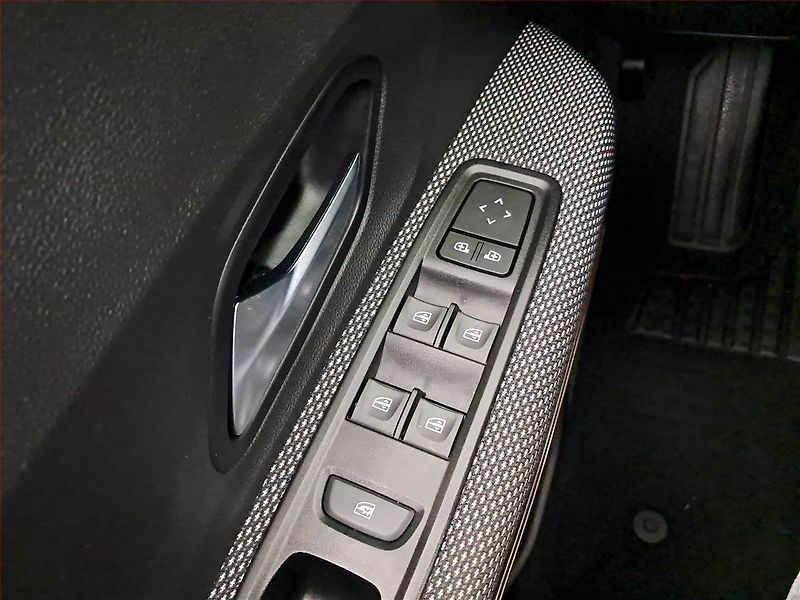 Dacia Sandero (2023) Stepway Essential 1.0 TCe, ČR - fotka 15 z 16