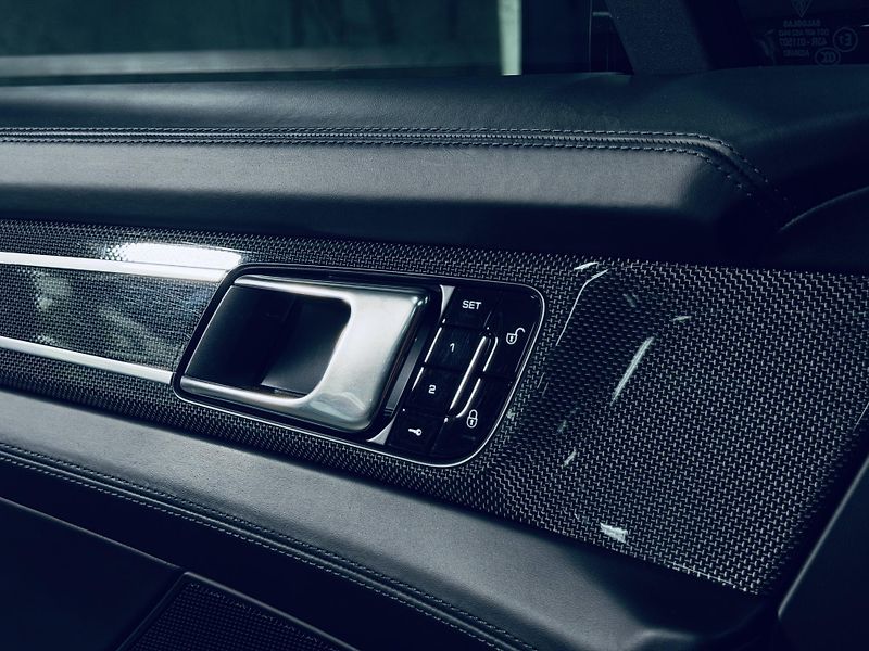 Porsche Panamera (2017) 4S DIESEL VÝFUK VZDUCH CARBON  - fotka 14 z 43