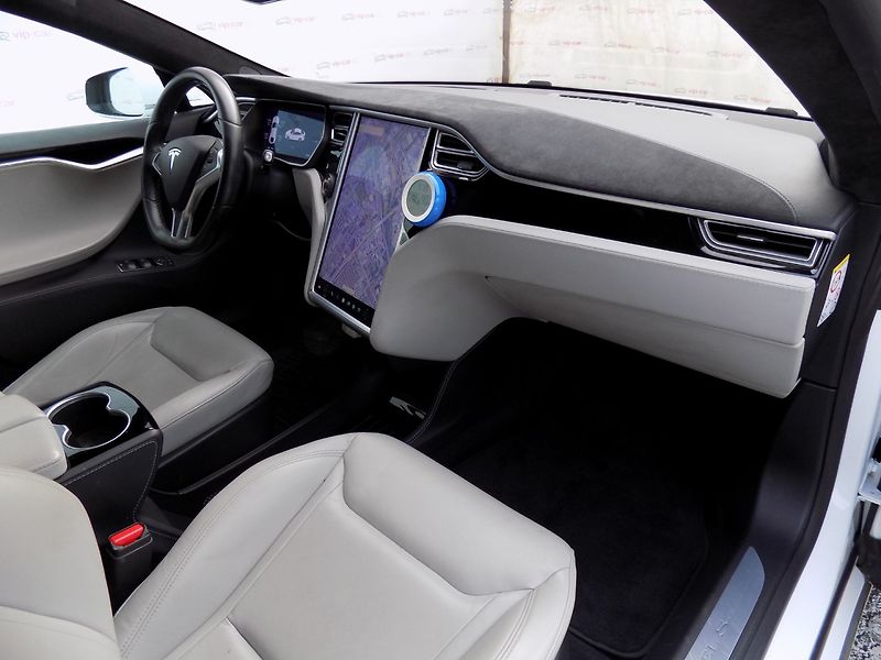Tesla Model S (2015) 90D/1.Maj.ČR/Ludicrous/762PS/ - fotka 17 z 39