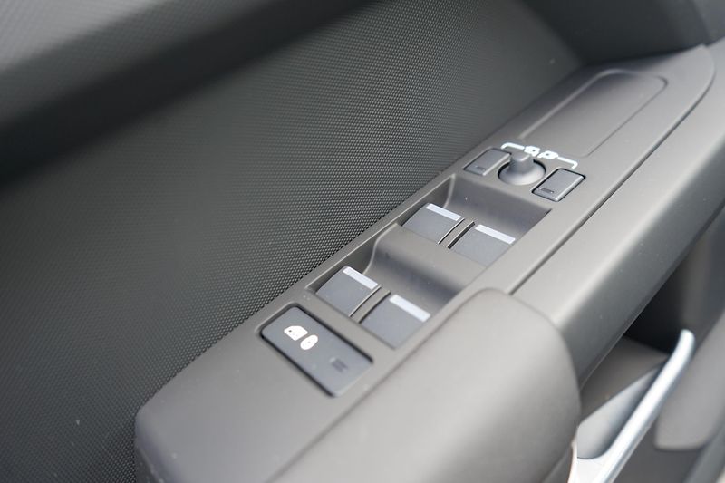 Land Rover Defender (2026) 110 3,0 S D200 - fotka 12 z 35