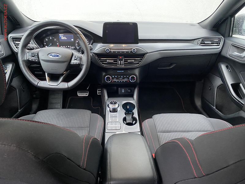 Ford Focus (2018) 1.5 TDCi, AT, headUP - fotka 8 z 20