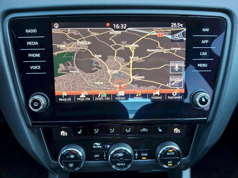 Škoda Octavia (2019) Style Plus DSG 2,0TSi 140kW - fotka 23 z 34