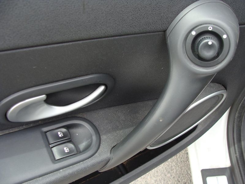 Renault Clio 1.2i, 74 kW, klimatizace - fotka 11 z 22