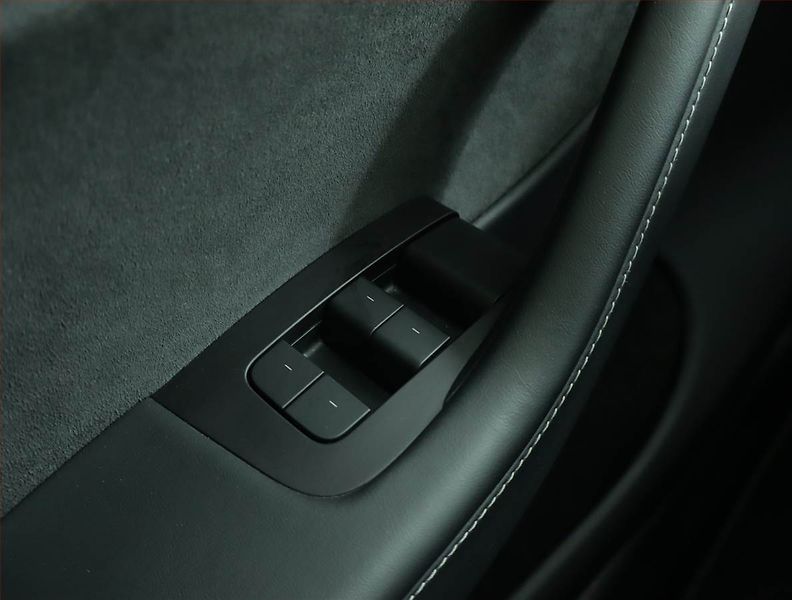 Tesla Model Y (2022) Long Range AWD 79kWh, SoH 88% - fotka 16 z 21