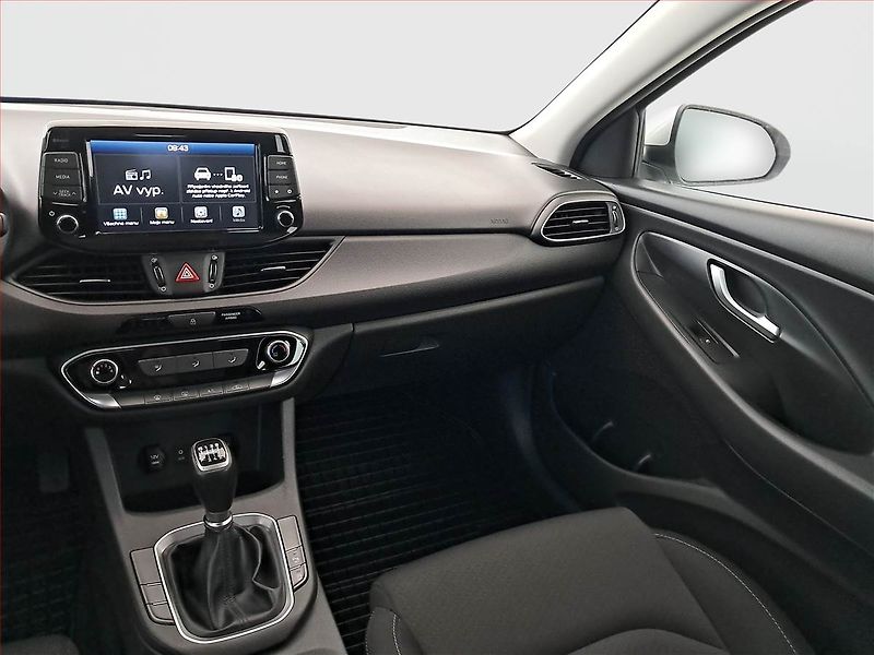 Hyundai i30 (2019) Trikolor 1.4 T-GDI, Serv.kniha - fotka 8 z 19