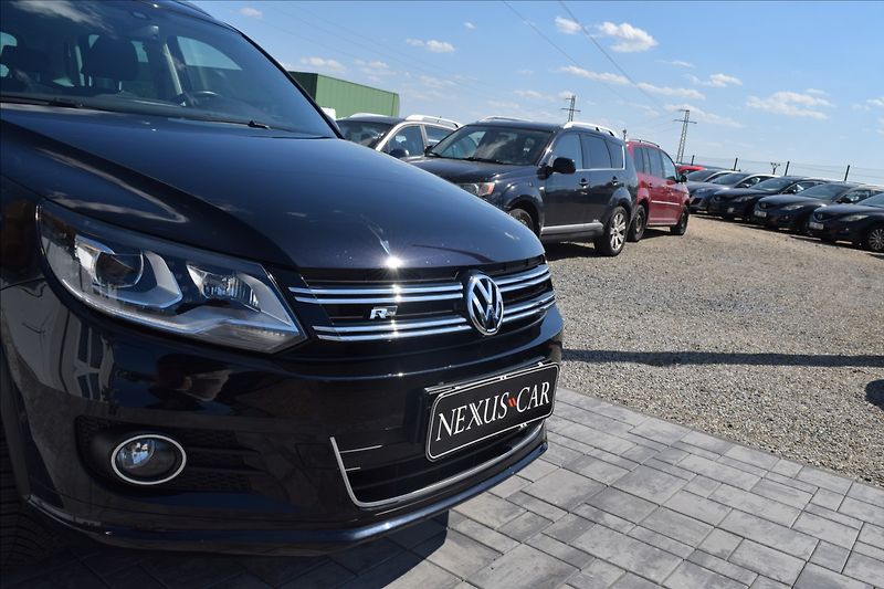 Volkswagen Tiguan 1,4 TSI 92KW R-LINE TOP STAV! - fotka 13 z 48