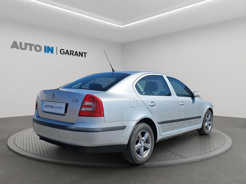 Škoda Octavia (2004) 1.9 TDi 77kw, ČR - fotka 5 z 16