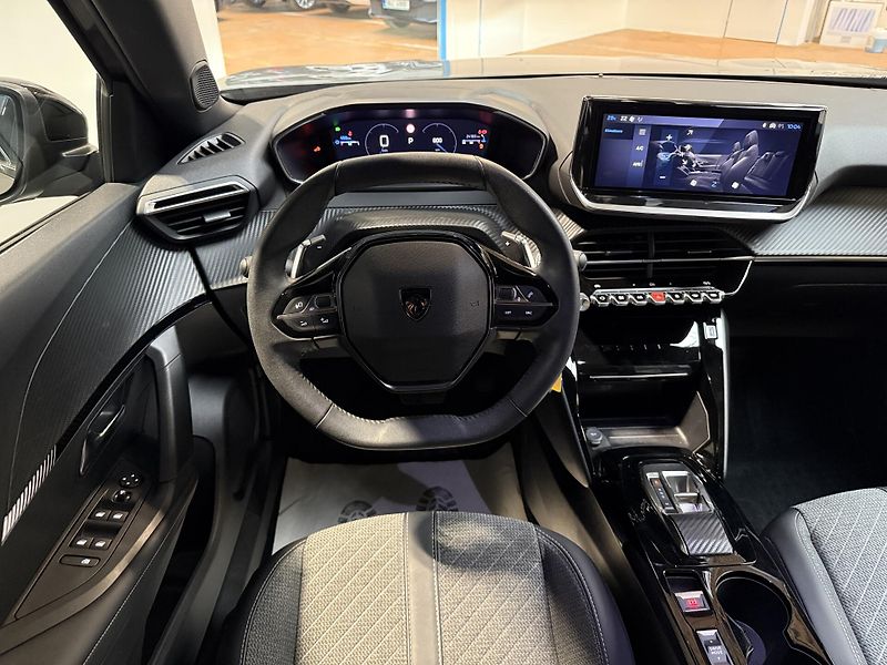 Peugeot 2008 ALLURE 1.2 PureTech 130 S&S EA - fotka 6 z 13