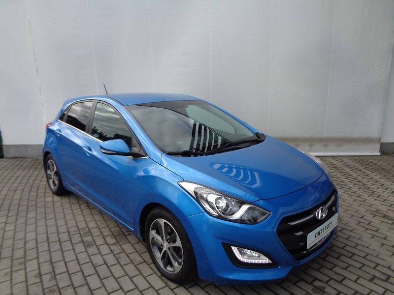 Hyundai i30 1.6i GDI Weekend - fotka 6 z 25