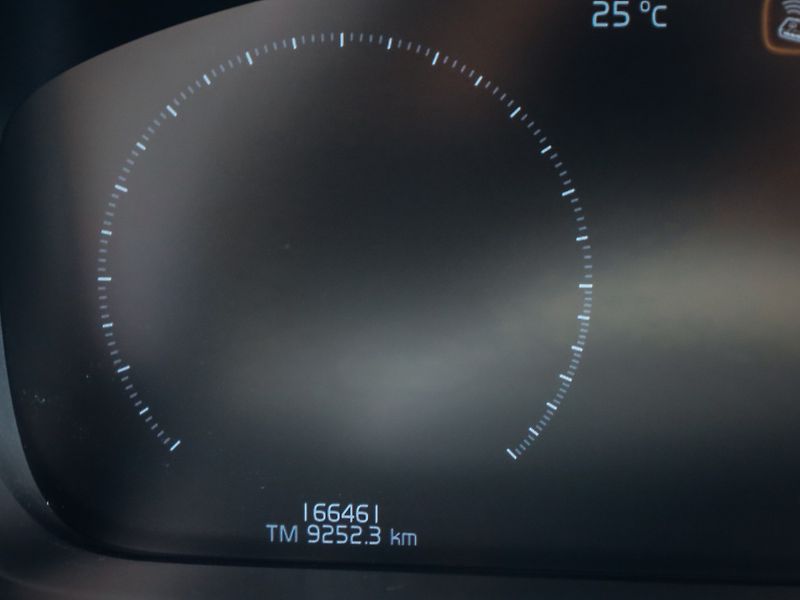 Volvo V90 D5 Momentum 173 kW AWD - fotka 14 z 30