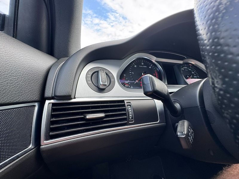 Audi A6 (2009) 2,7 TDI V6 140 KW MANUÁL SLINE - fotka 26 z 43