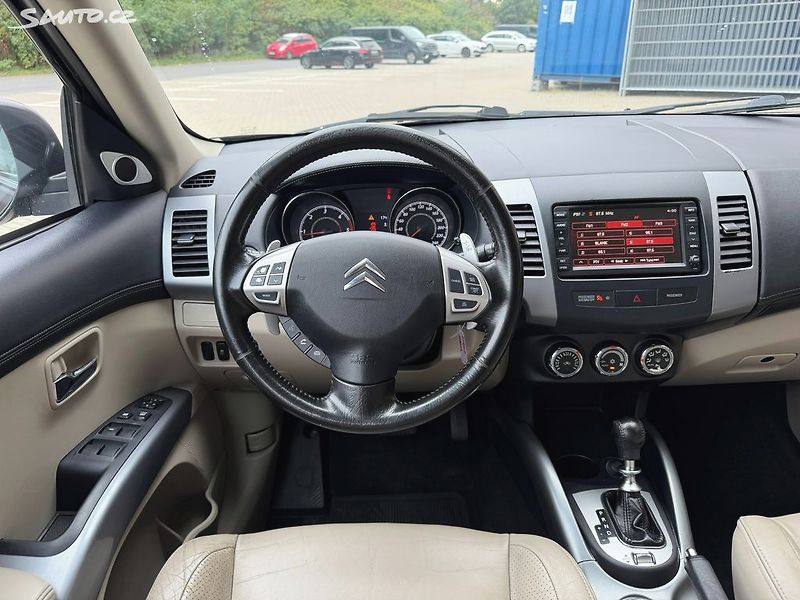 Citroën C-Crosser (2012) 2.2HDi, 115kw 4x4 Aut. 7 míst - fotka 15 z 18