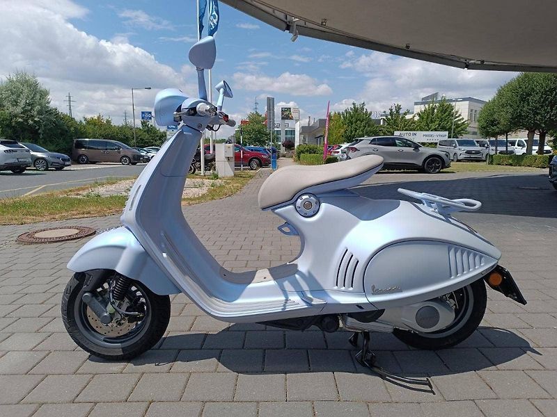 Vespa 946 (2025) 946 Snake Azzuro (sleva 20.000 - fotka 4 z 17
