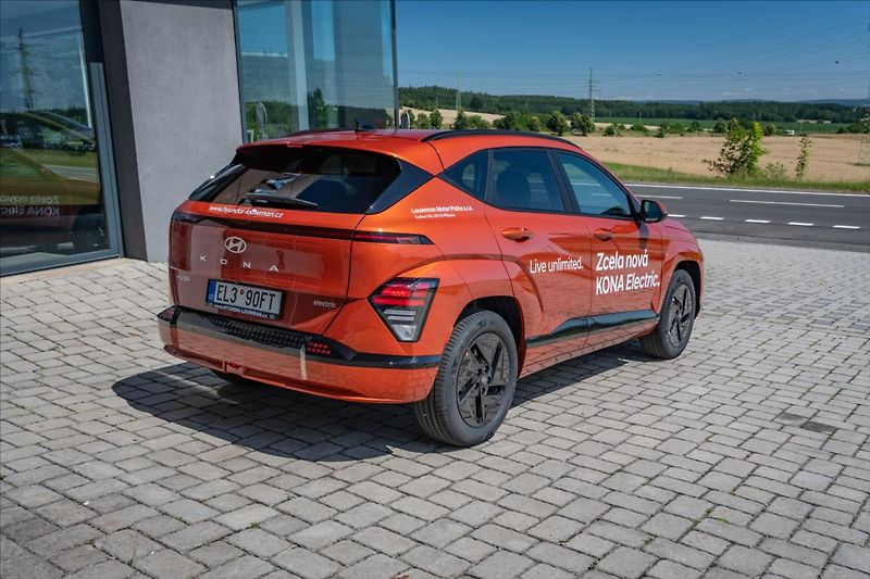 Hyundai Kona (2026) EV 64,8 CZECH EDITION BLACK - fotka 5 z 16