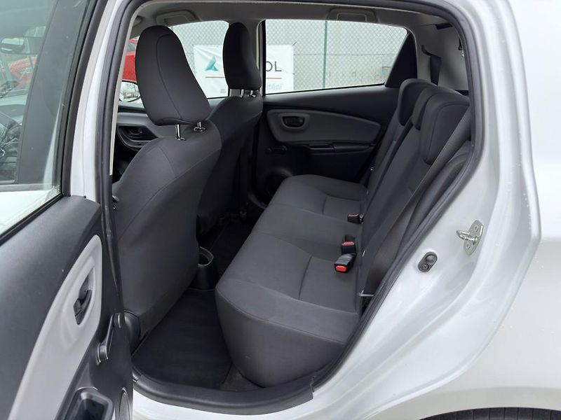 Toyota Yaris 1.5i 82 kW navi. serviska - fotka 7 z 21