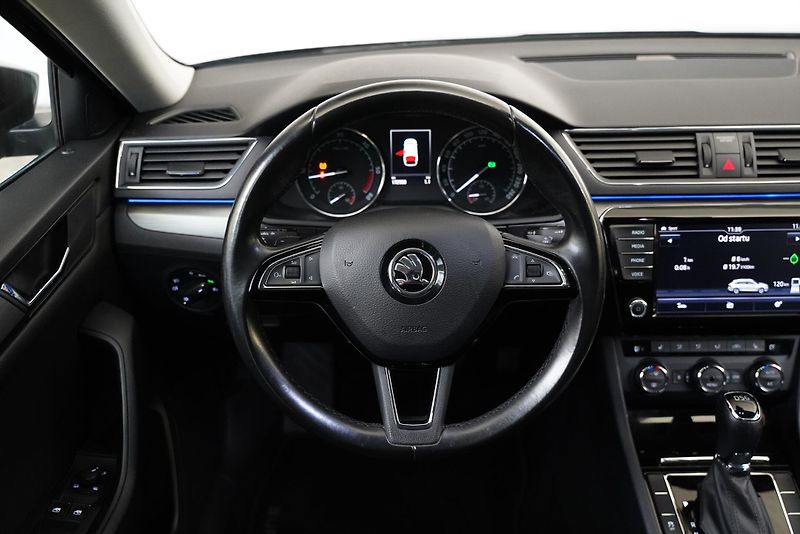 Škoda Superb - fotka 17 z 27