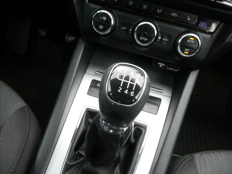 Škoda Octavia 2,0 TDi110kW ELEGANCE,ČR,ZÁVĚS - fotka 32 z 45
