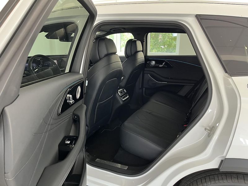 Omoda 9 (2025) PHEV  - fotka 10 z 19
