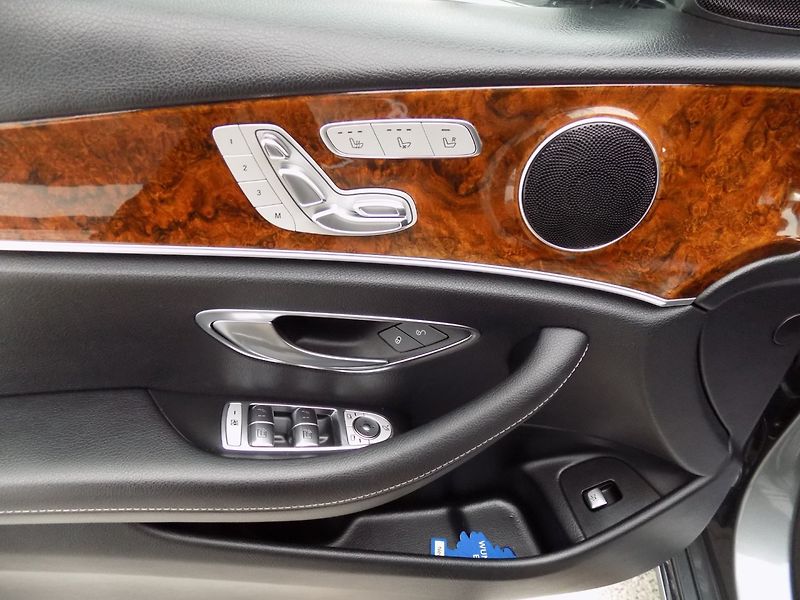 Mercedes-Benz Třídy E (2018) 400d/4-Matic/Full-LED/Webasto/ - fotka 21 z 39