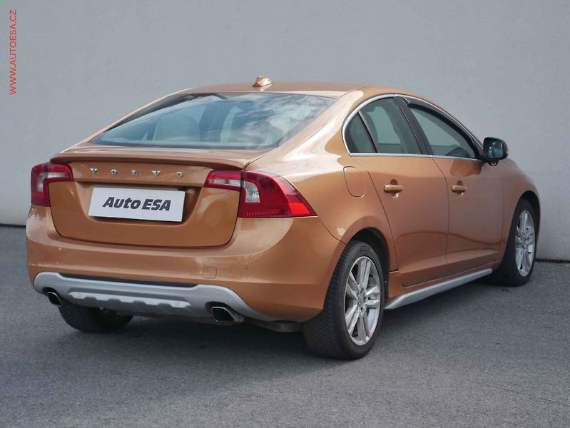 Volvo S60 (2010) 2.0 T, ČR, Summum, AT, kůže - fotka 4 z 18