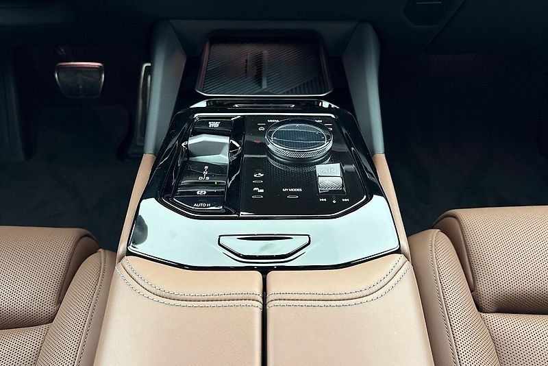 BMW Řada 5 540d xDrive Touring - fotka 10 z 12