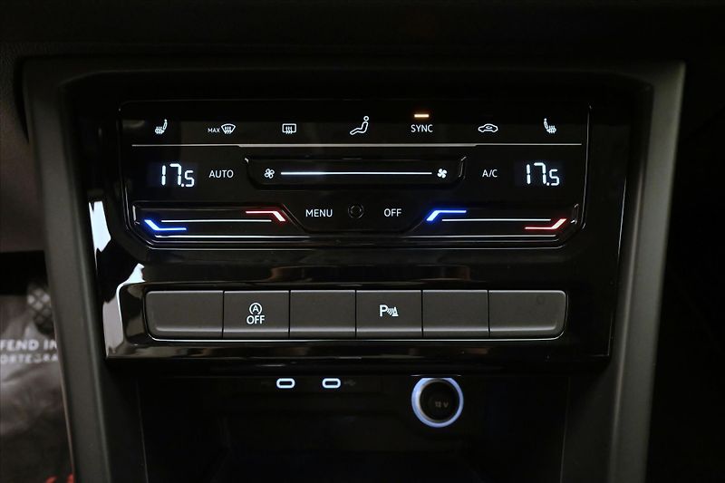 Volkswagen Touran 2,0 TDI 110kW DSG LED TAŽNÉ Zá - fotka 21 z 32