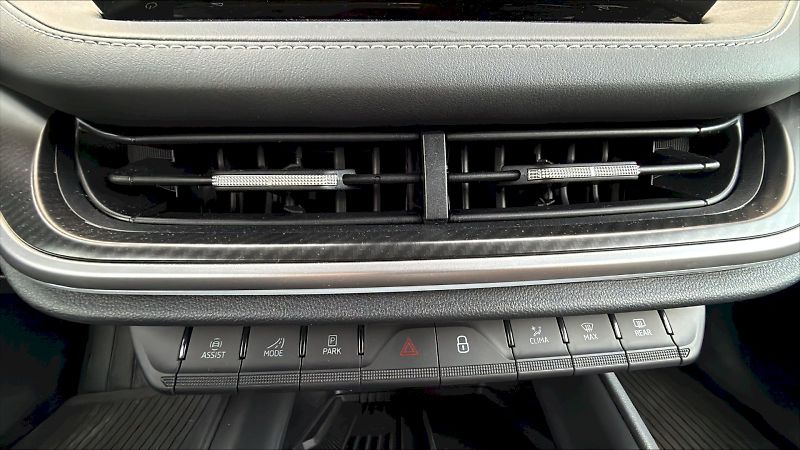 Škoda Elroq (2025) 63 KWH Sportline 60 - fotka 23 z 25