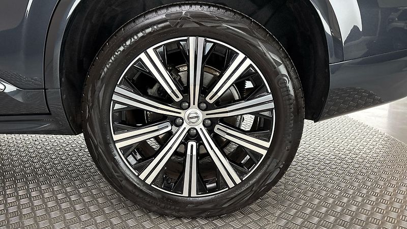 Volvo XC90 2.0 B5 AUT AWD Inscription - fotka 19 z 33