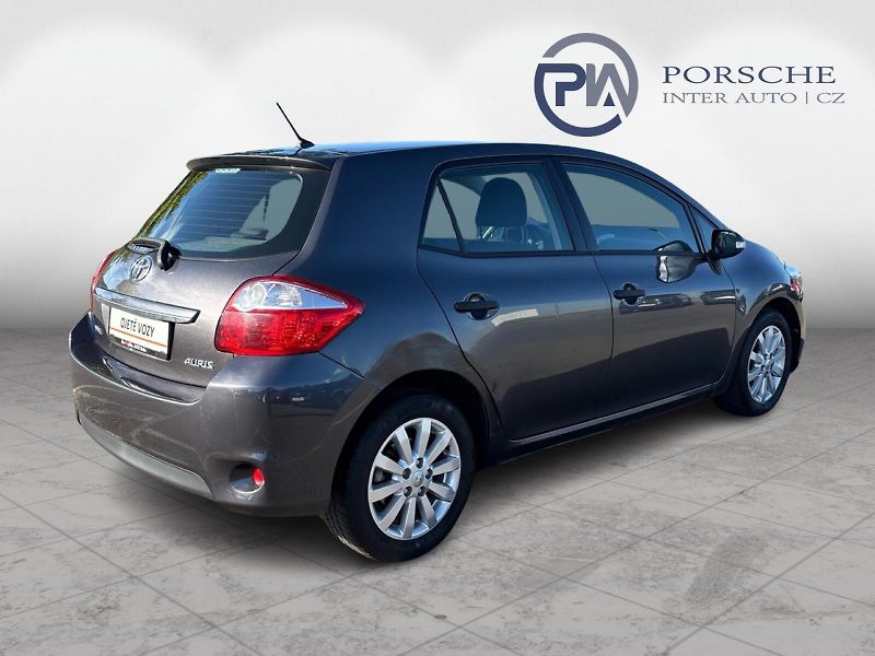 Toyota Auris 1.6 Valvematic Terra Cool - fotka 2 z 21
