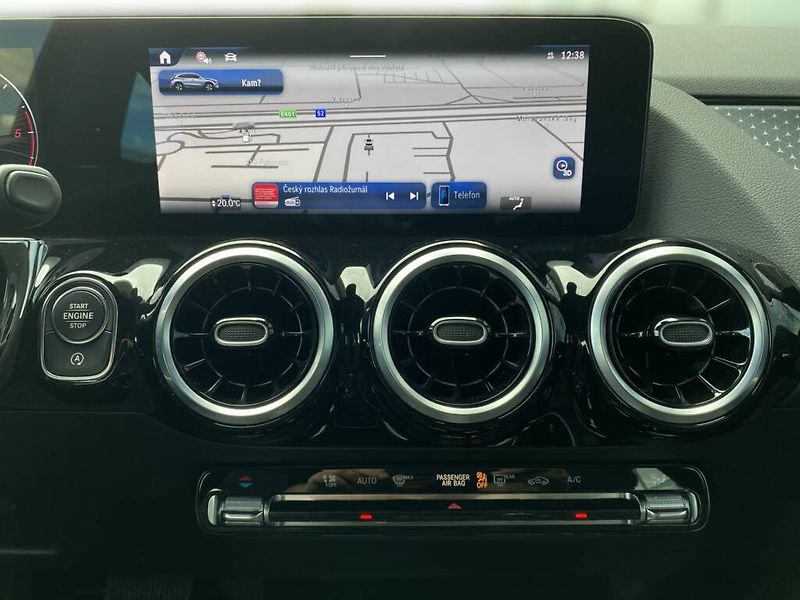 Mercedes-Benz GLA (2024) 180 d - fotka 14 z 25