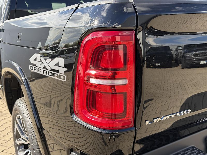 RAM 1500 (2026) Limited 5.7 V8 HEMI 2026 - fotka 8 z 37