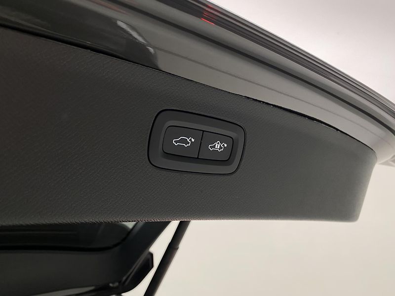 Volvo XC90 T8 AWD RECHARGE ULT REZERVACE - fotka 37 z 68