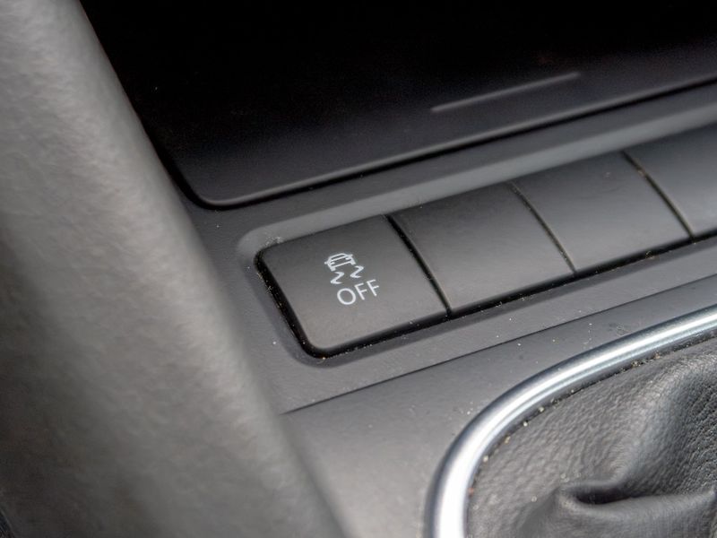 Volkswagen Golf (2012) 2.0TDI 103KW - 2x KOLA - fotka 24 z 49
