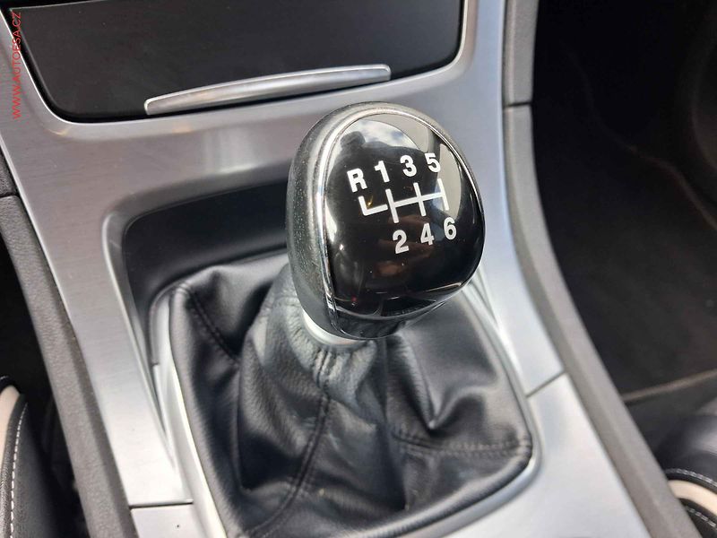 Ford Mondeo (2014) 2.0 TDCi, Business, bixen - fotka 12 z 19