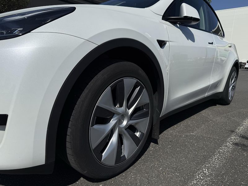 Tesla Model Y (2024) RWD | ČR | 1. maj. | ZÁRUKA - fotka 12 z 23