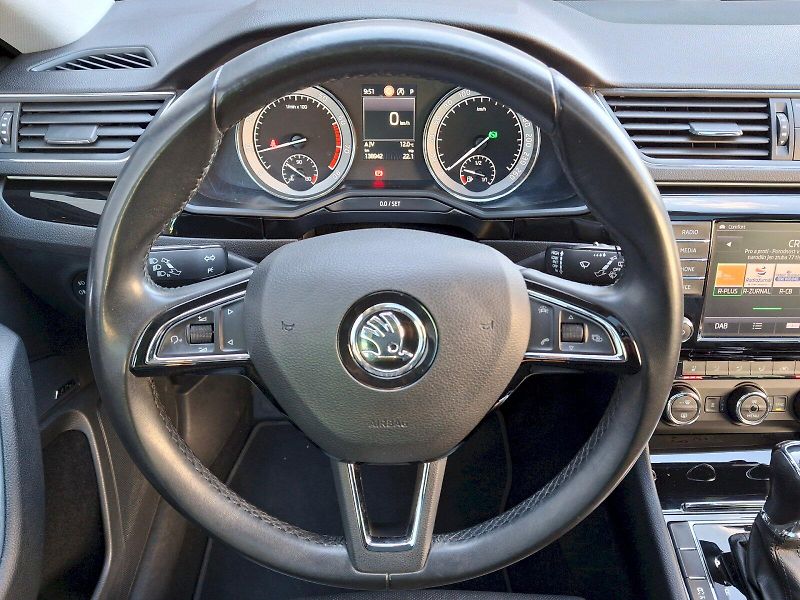 Škoda Superb (2017) L&K DSG 4x4 2,0TSi 206kW - fotka 16 z 35