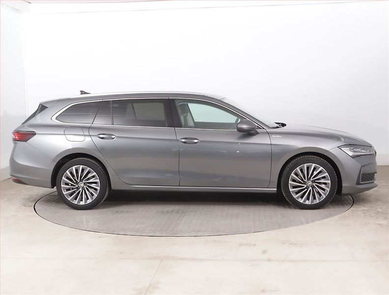 Škoda Superb (2024) Laurin&Klement 2.0 TDI - fotka 6 z 18