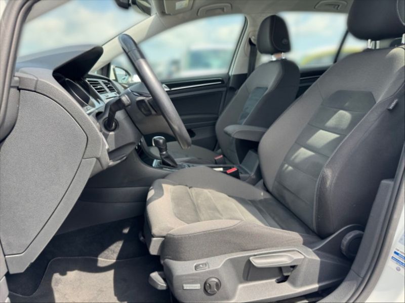 Volkswagen Golf 1,5 TSI 110 Highline DSG - fotka 5 z 10