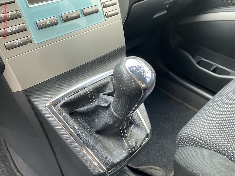 Toyota Corolla Verso (2008) 2.2 D-4D, AC, TZ, park.asist - fotka 15 z 16