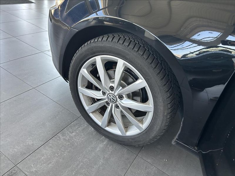 Volkswagen Golf 1,6   TDI,SERVISKA,2.MAJITEL - fotka 22 z 22